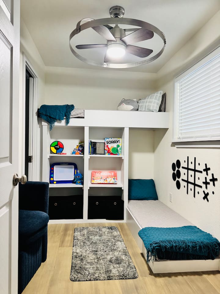 Second bedroom with bunks 