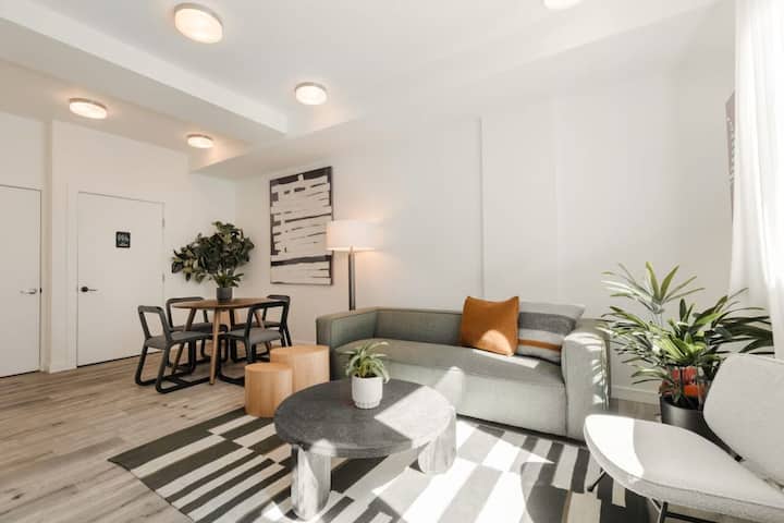 High Floor Micro Queen Room | The Boylston Hotel - 西雅圖, WA