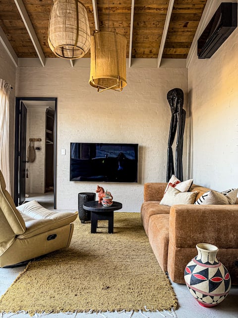Top performing Airbnb: BUKKA | Boutique Retreat: Walk To Beach & Dining in Mandurah