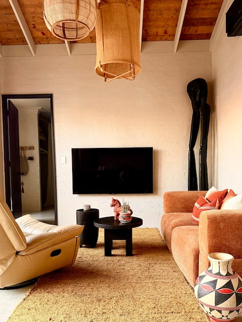 Top performing Airbnb: BUKKA | Boutique Retreat: Walk To Beach & Dining in Mandurah