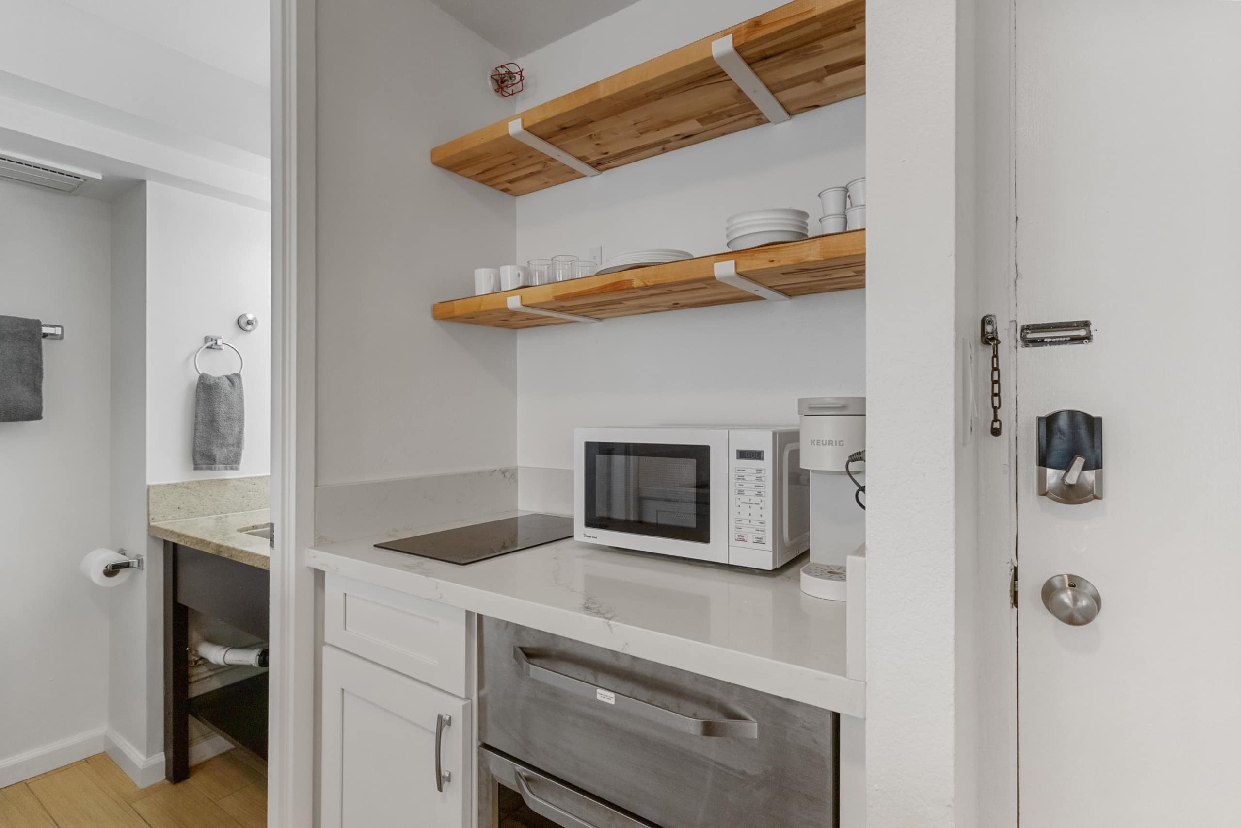[New] Renovated Modern Studio w/ Pool + Beach Gear - Image 5