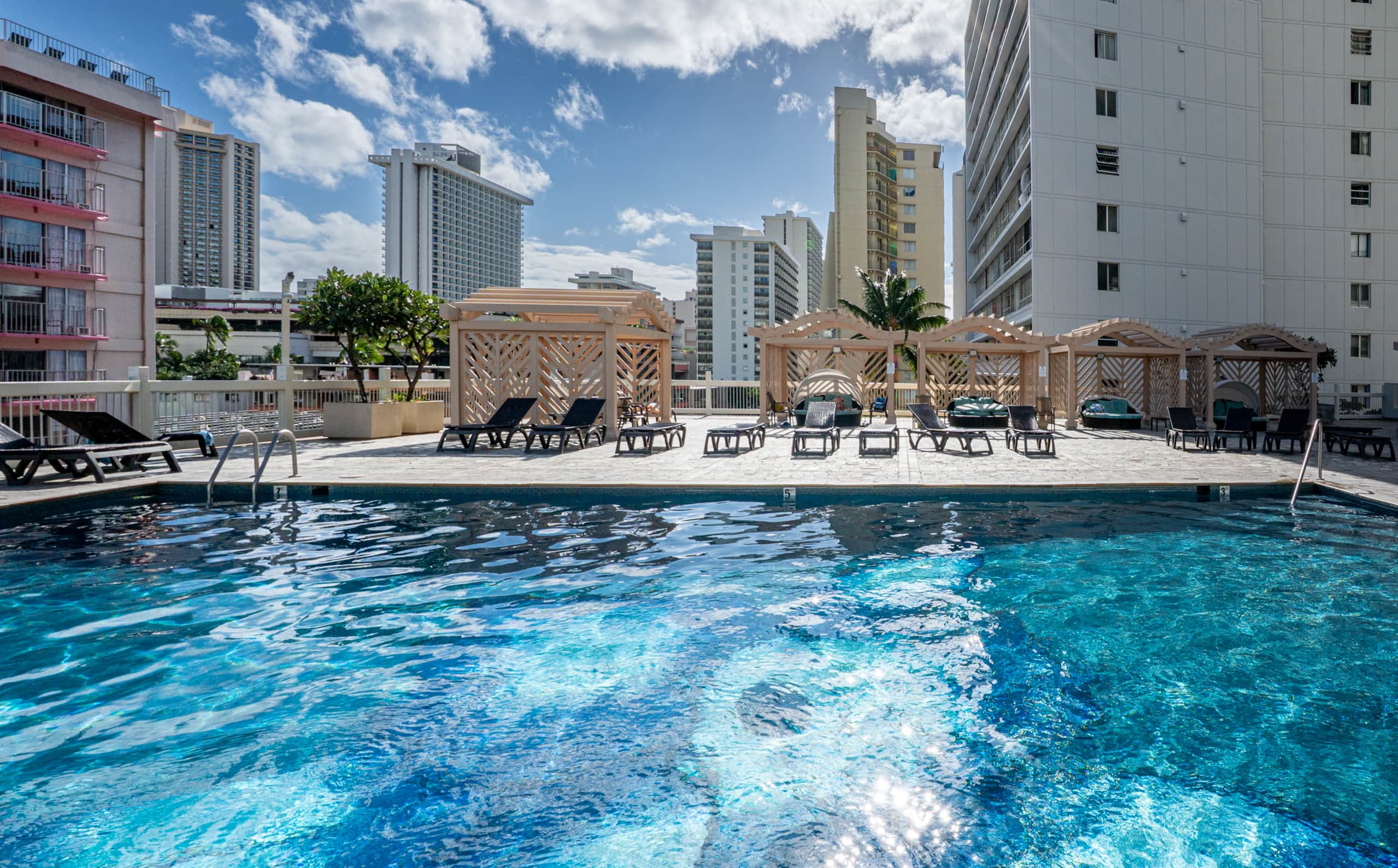 [New] Renovated Modern Studio w/ Pool + Beach Gear - Image 10