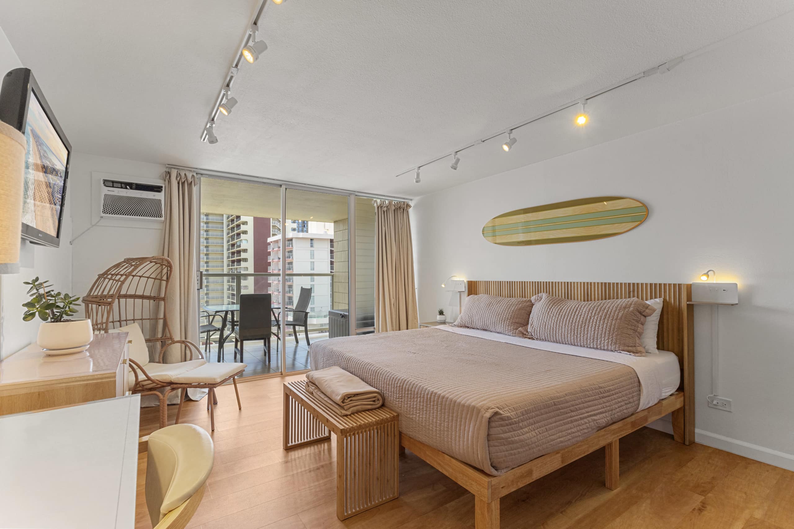 [New] Renovated Modern Studio w/ Pool + Beach Gear - Image 1