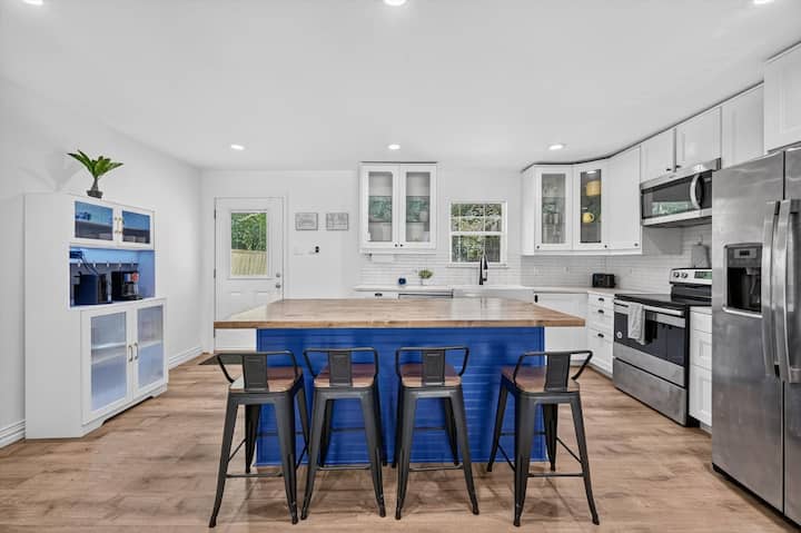 Walk To At&t Stadium/globe Life · Game Room, Grill - Arlington, TX