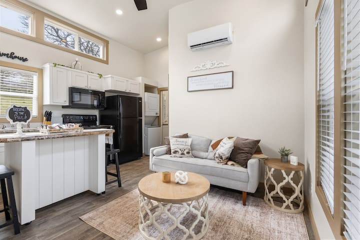 Country Tiny Home Escape | Private Pond + Fire Pit - Lake Texoma