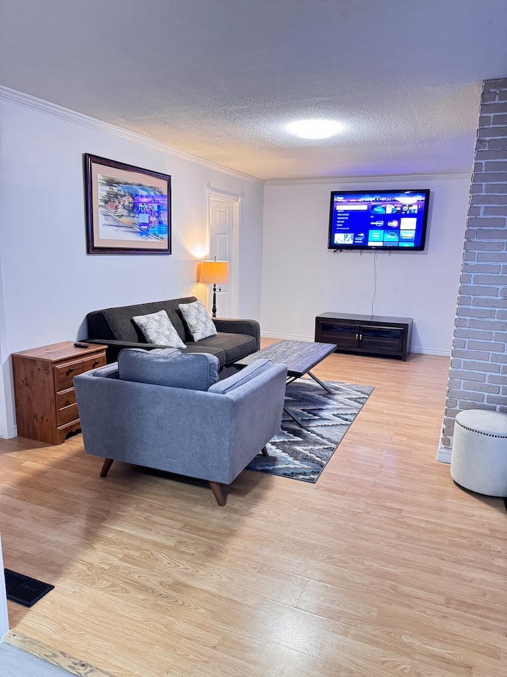 The Border House - Your Home Away From Home. - Saskatchewan