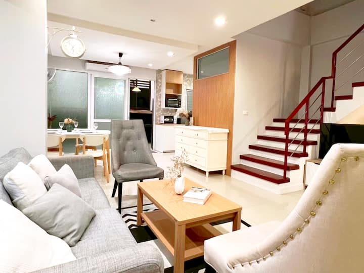 Sathon Cozy 3b4br Townhome W/ Parking - Bangkok