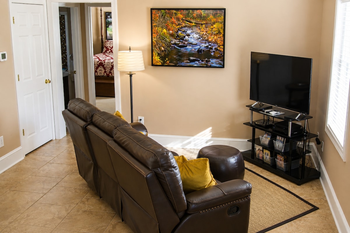 Cary Cottage 1BR 1BA Sleep 4 Private Safe Downtown - Houses for