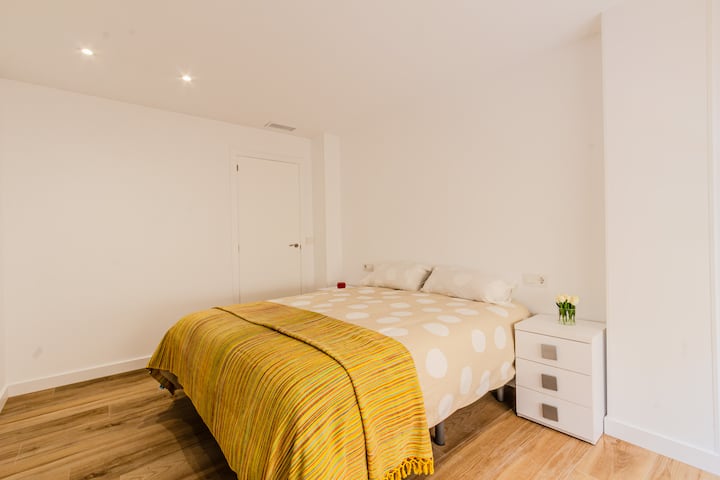 Chambre confortable et lumineuse pour se reposer pendant vos vacances sur la Costa Blanca