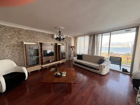 Top Airbnb: Apartment with sea view suitable for crowded groups in Karşıyaka