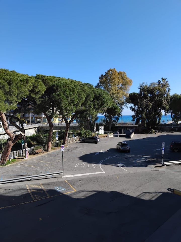 Appartamento Vista Mare A Due Passi Dalla Spiaggia - Diano Marina