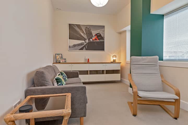 City Centre | Parking | 2 Bath | 3 Beds | Aircon - Milton Keynes