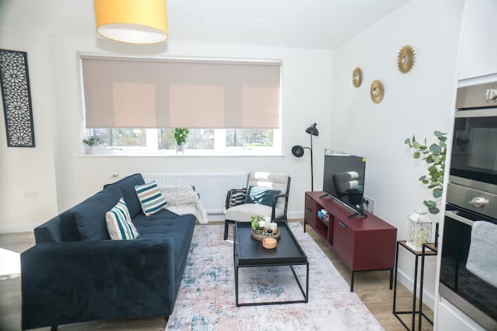 Little Haven Thames View | Parking | Heathrow - Staines-upon-Thames