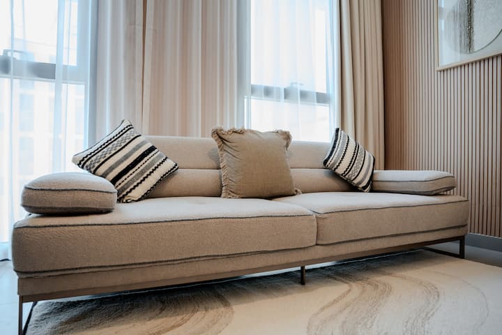 Spacious Studio Retreat With Pool & Parking - Sharjah