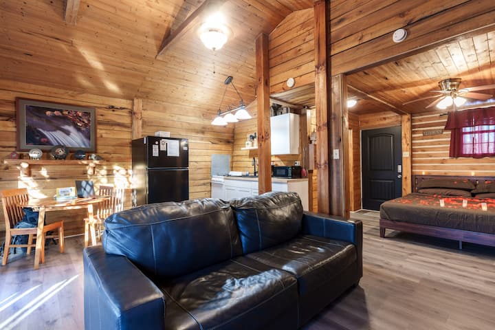 Guest Nest At Getaway Cabins - Hocking Hills State Park, OH