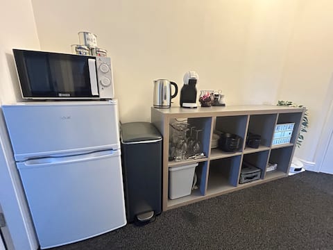 Top performing Airbnb: Quiet & Central 3BR/2 Bath Suite + Free Parking in Everton