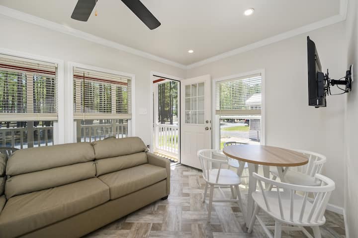 New Premier Cabins @ Jellystone Delaware Beaches! - Slaughter Beach