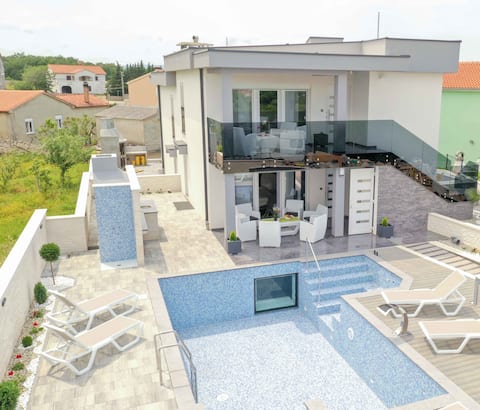 Successful Airbnb property: Luxury apartment Beganovic Vrh No 2 in Vrh