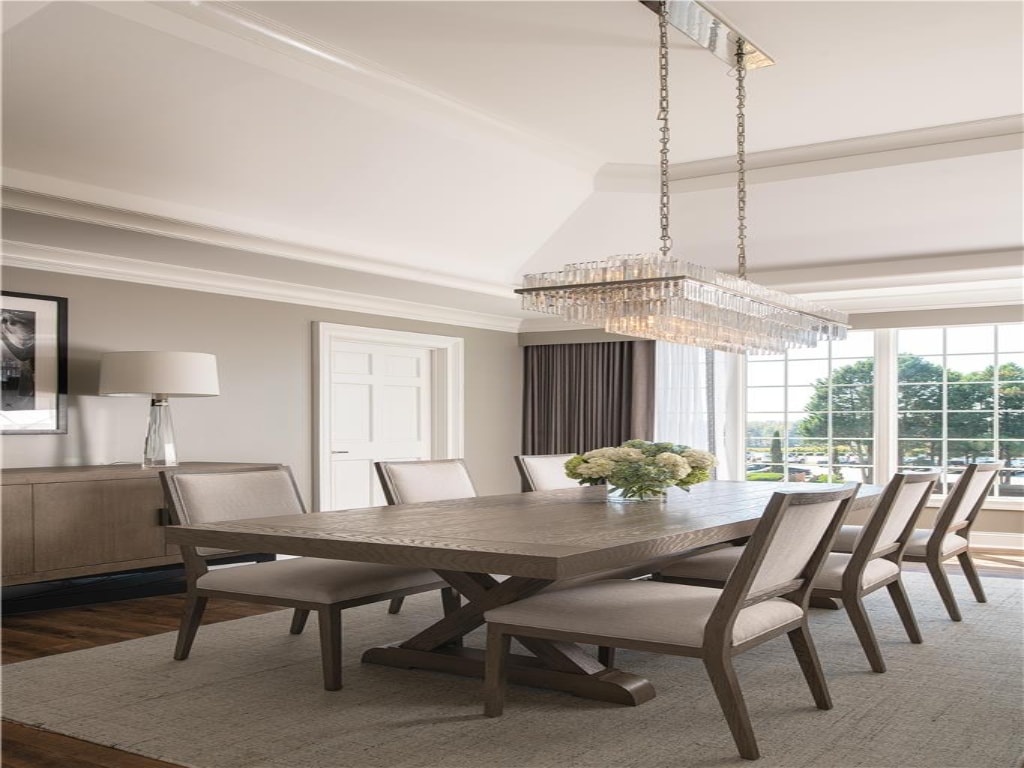 Elegant Guest Room w/ Views of Pool Mountain