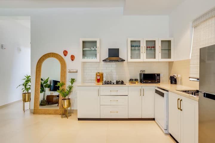 Full kitchen image 2
