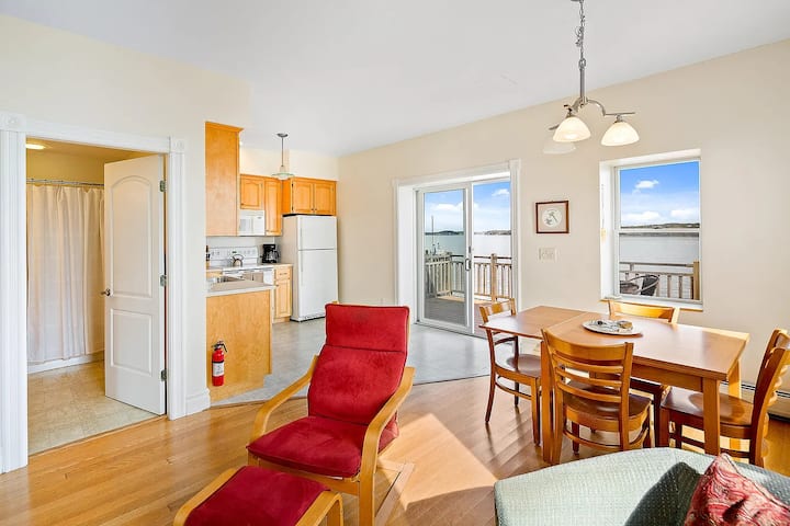 The Waters Edge - Oceanfront Suite Eastport Maine - Eastport, ME
