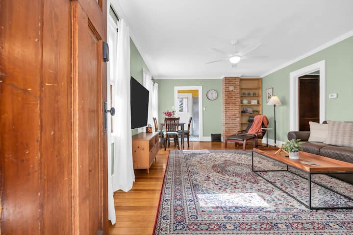 Charming Eastside Bungalow - Iowa City, IA