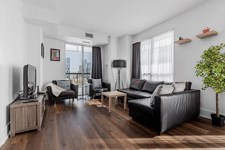 Luxury Cn Tower View, 2bedrm, 2bath, Free Parking - Toronto