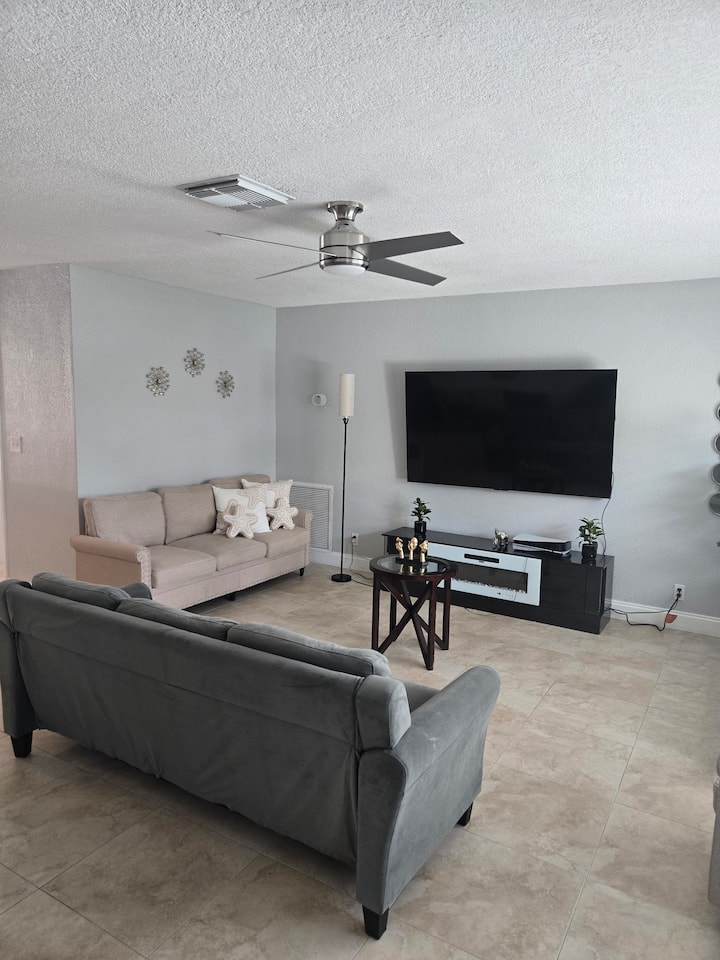 Village Mendez - Dania Beach, FL