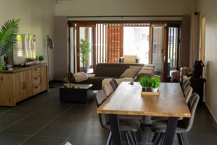 The Palm Five Residence - Suriname