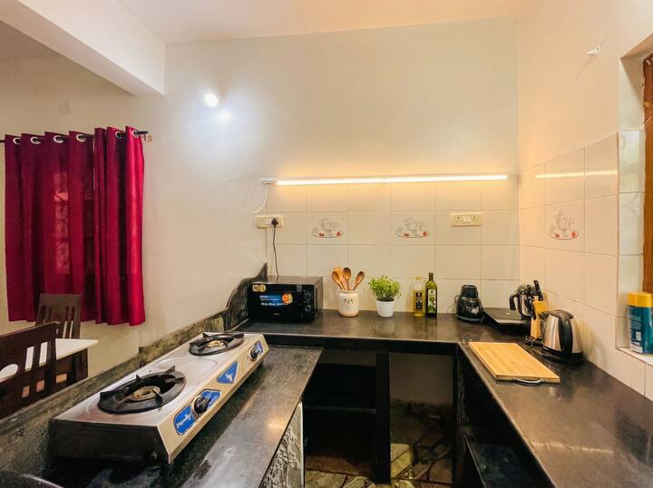 Full kitchen image 2