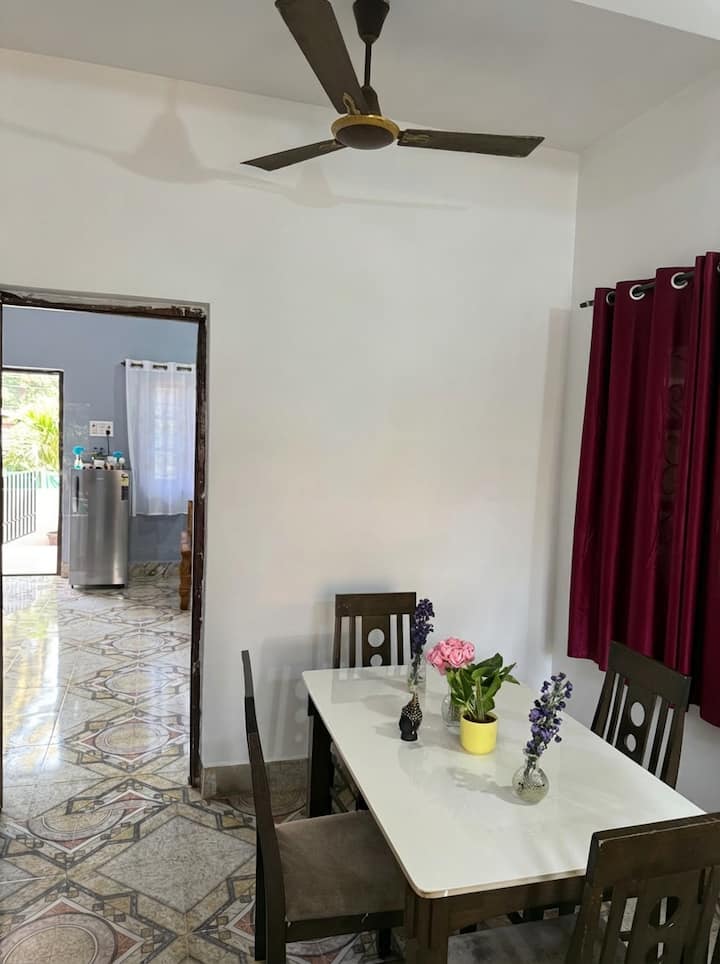 Dining area image 4