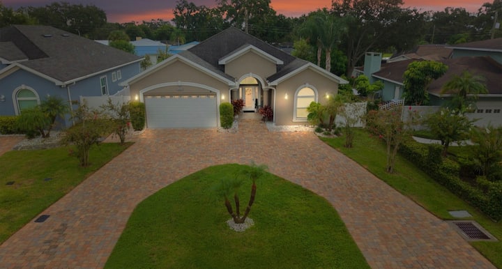 Luxury Home Minutes From Rayjay Stadium - Tampa, FL