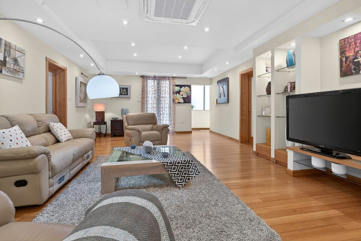 Luxury Apt 110m From The Sea, Balluta Bay, Sliema - Malta