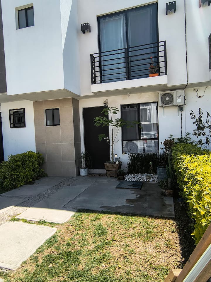 Hermosa Casa En Fraccionamiento Privado. Seguro - Leon