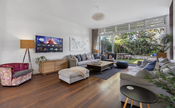 Pavilion-style Beach House | Tropical Courtyard - Mosman
