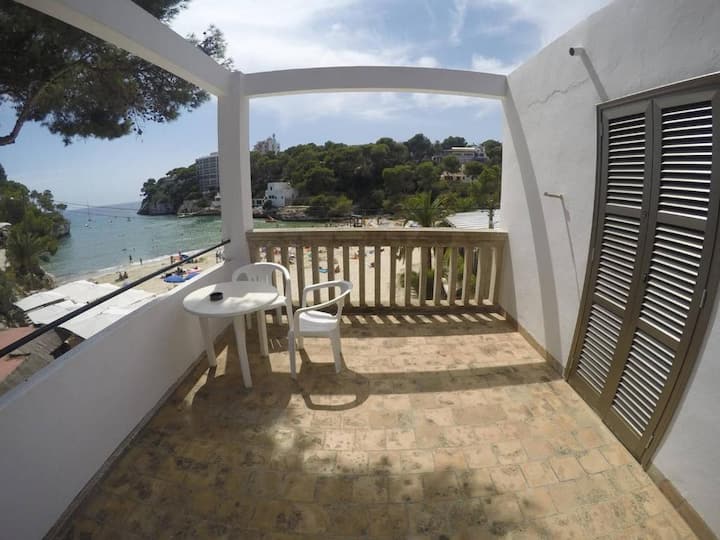 Habitación Triple En Hostal Playa Cala Santanyí - Maiorca, Spagna