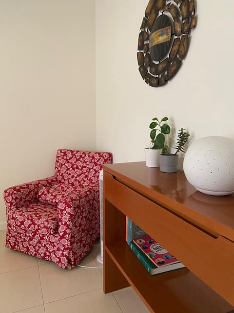 Top Airbnb: Spacious and sunny apartment near the beach em Costa Da Caparica