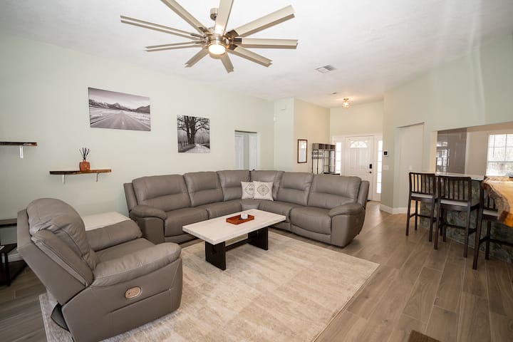 Pet-friendly Luxury Retreat, Game Room & Fire Pit - Orange City, FL