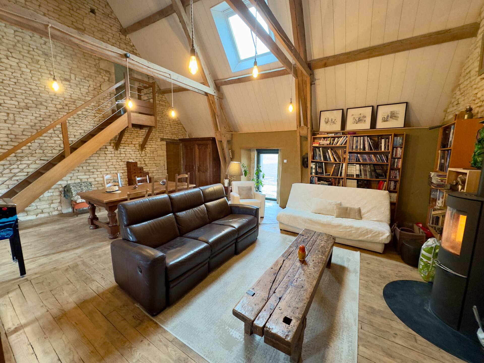 Large Elegant Loft - 12th Century Building