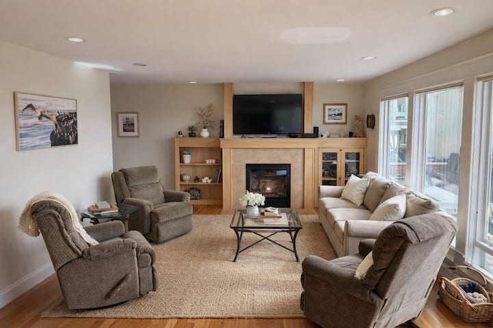 Coastal Retreat W/ Views – Walk To Beach (3b/2.5b) - Morro Bay, CA