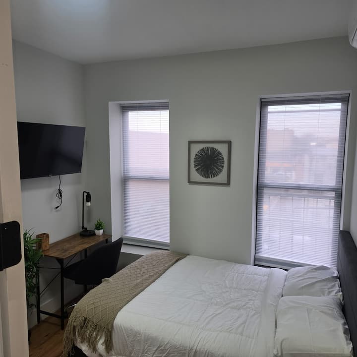 Cozy Room w/In-Unit Laundry & Wi-Fi Near Train