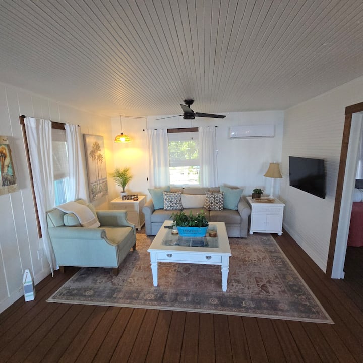 Charming Historic Fish House On Fort Myers Beach - Fort Myers Beach, FL