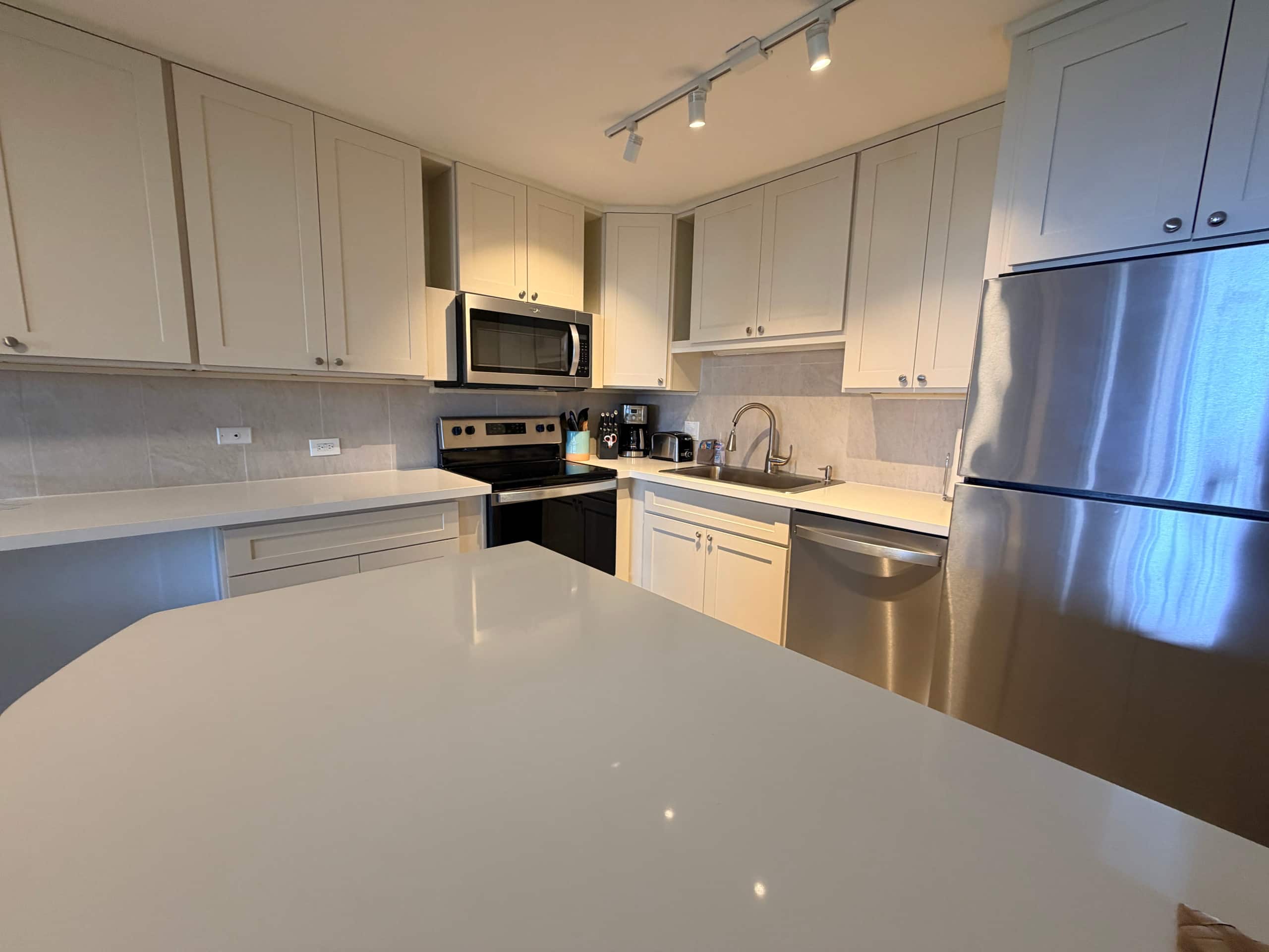 Maui New Modern Ocean View Condo, walk to beach! - Image 1