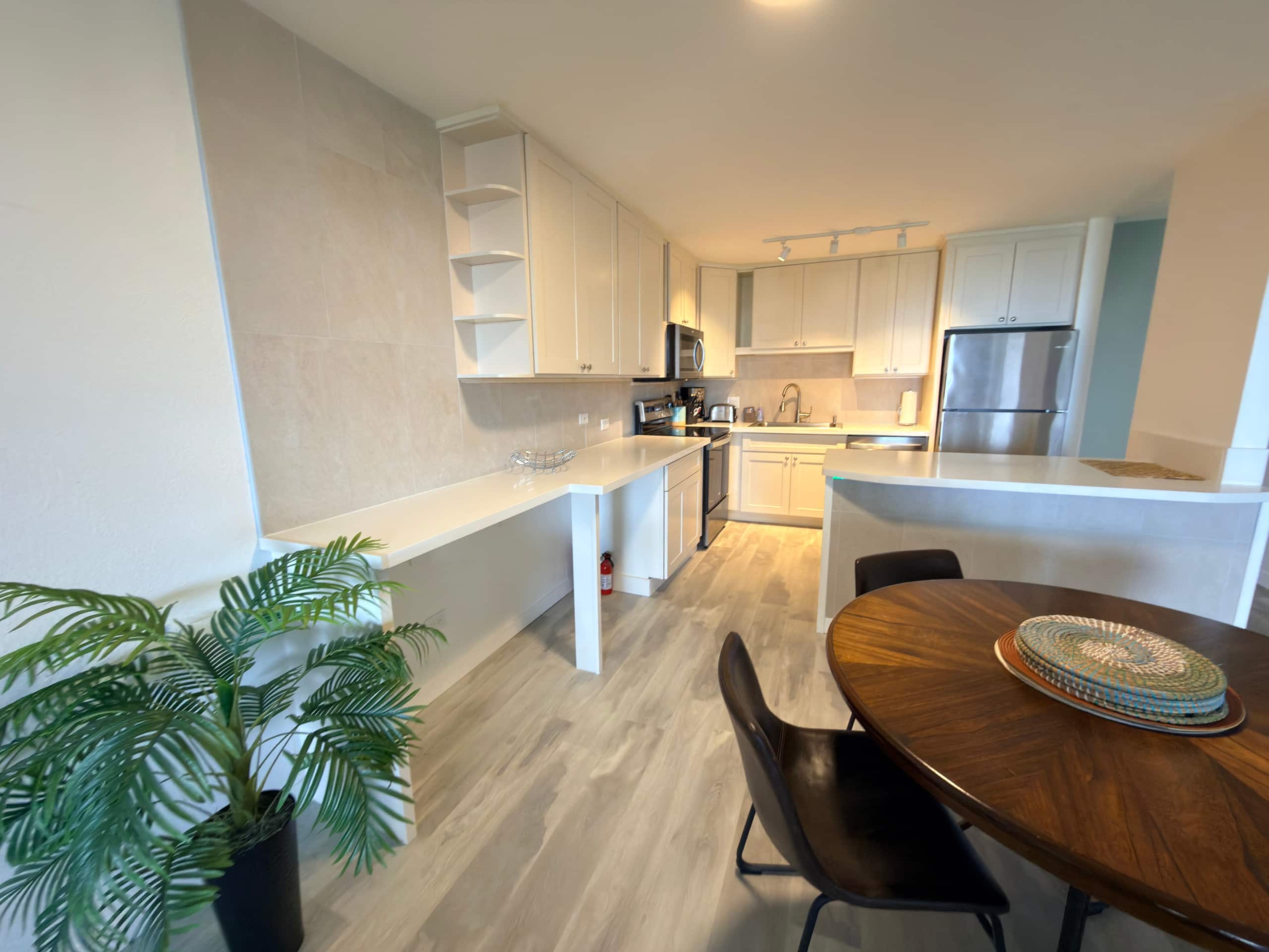 Maui New Modern Ocean View Condo, walk to beach! - Image 17