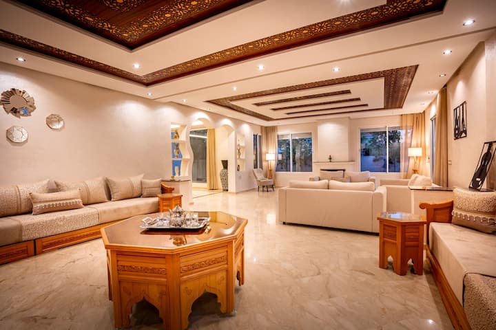 Luxury 5br Villa With Pool Near City - مراكش