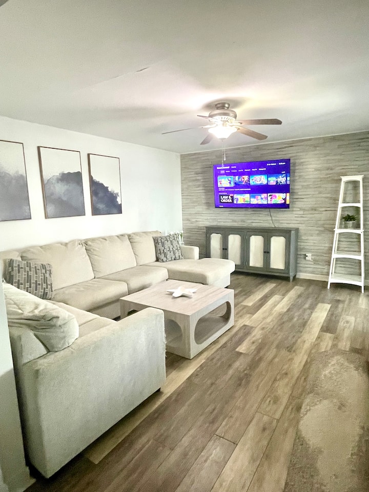 Pensacola Paradise - Steps From The Beach - Gulf Breeze, FL