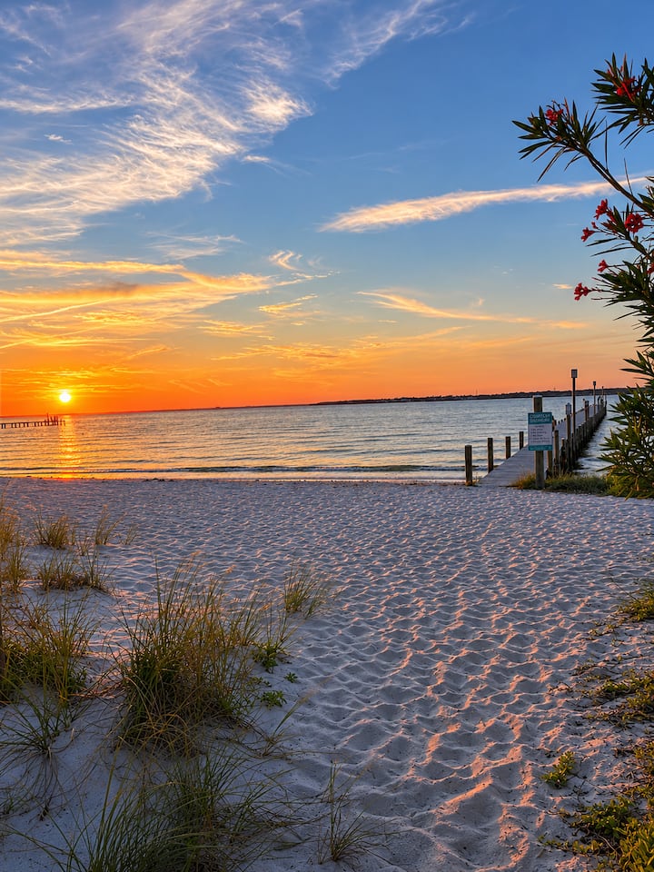 Pensacola Paradise - Steps From The Beach - Pensacola Beach, FL