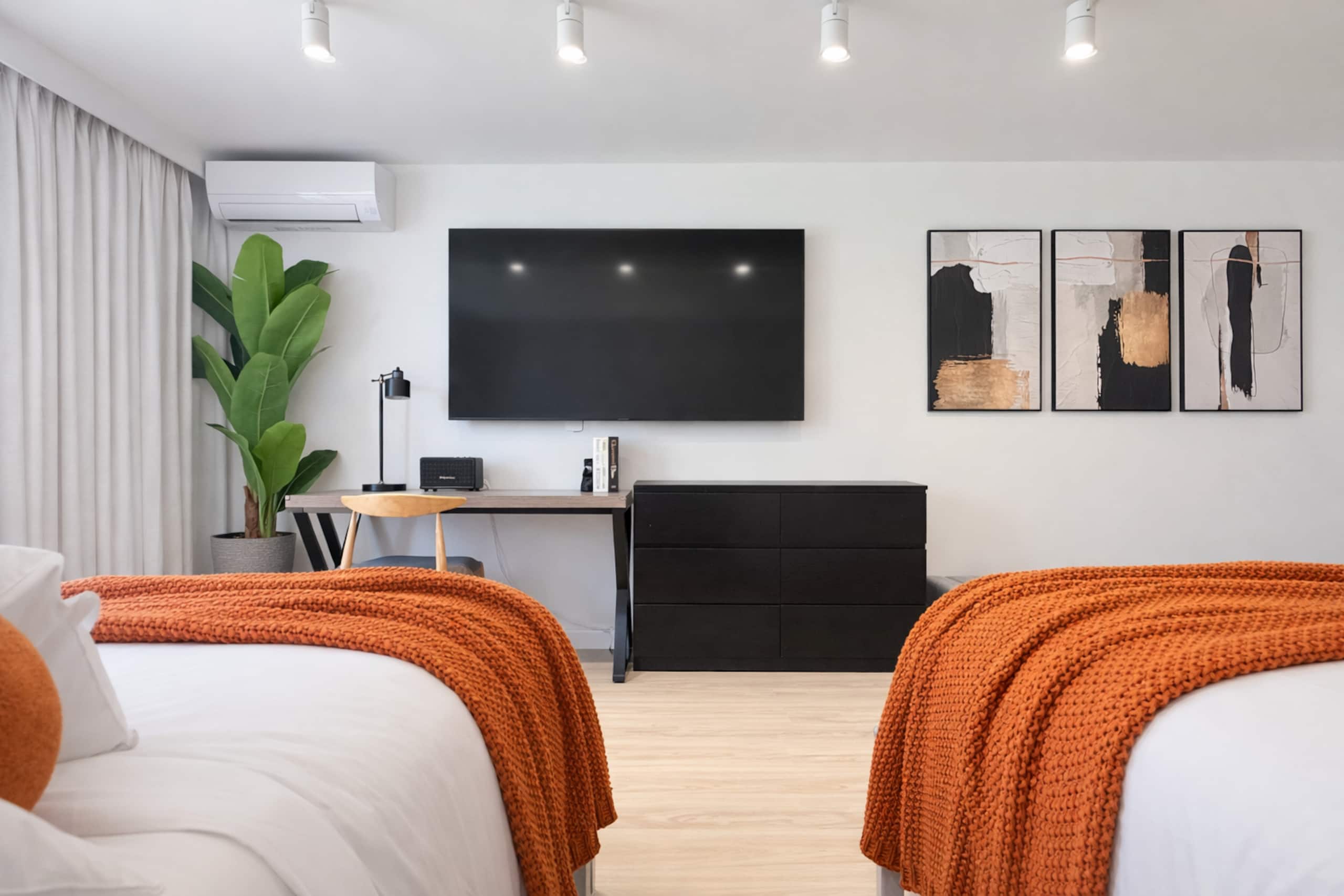 Modern Island Retreat | Central Location + Parking - Image 16