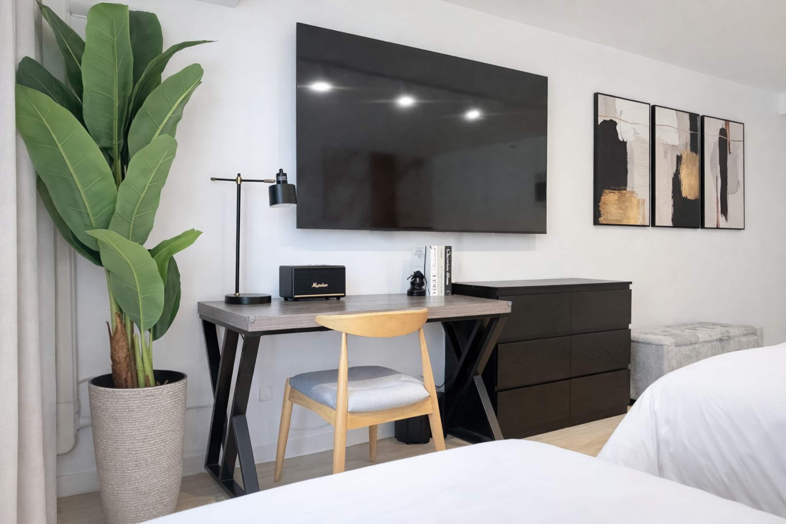 Modern Island Retreat | Central Location + Parking - Image 22