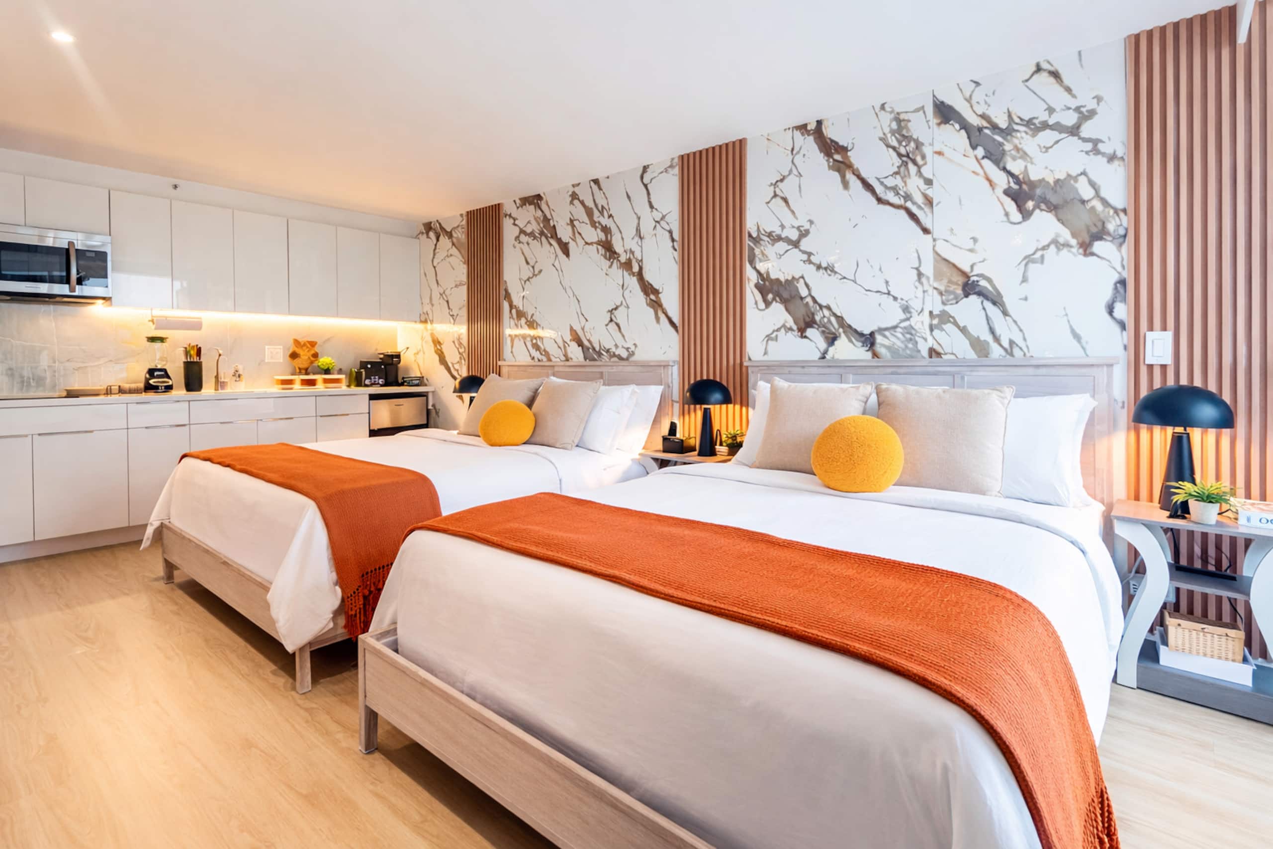 Modern Island Retreat | Central Location + Parking - Image 10